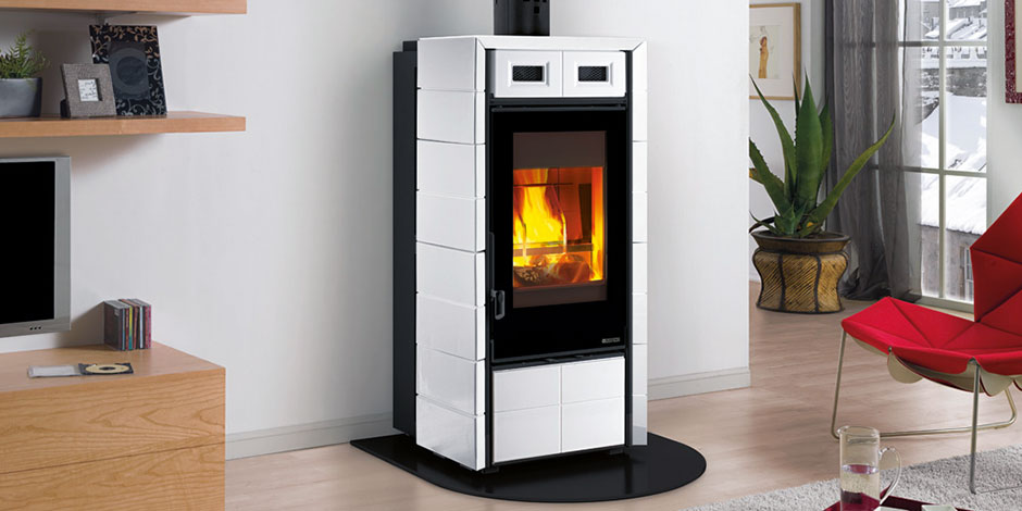 NOVITA' -> Futura - Stufa a caricamento automatico dei tronchetti Nordica Futura - Stufa a caricamento automatico dei tronchetti